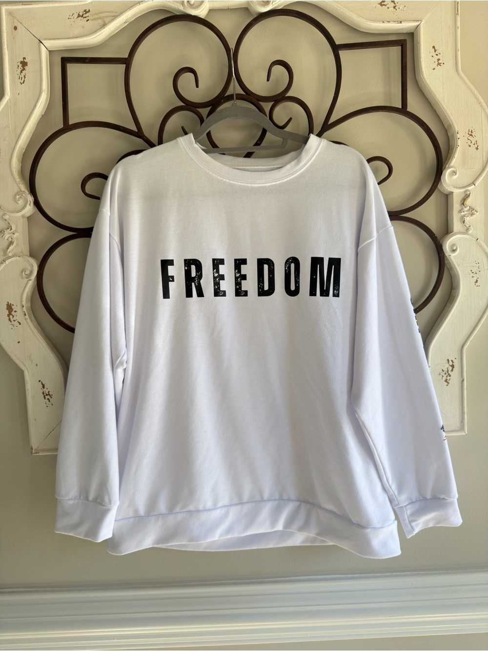 White 'FREEDOM' Graphic Sweatshirt